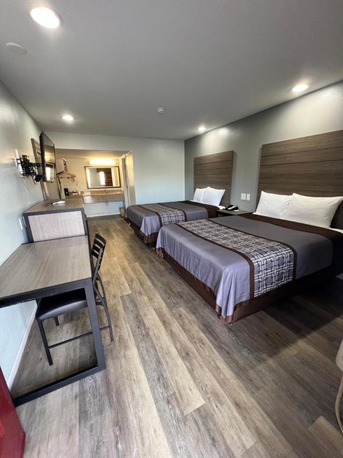 Continental Inn And Suites Nacogdoches Tx Sfa University Downtown Bagian luar foto