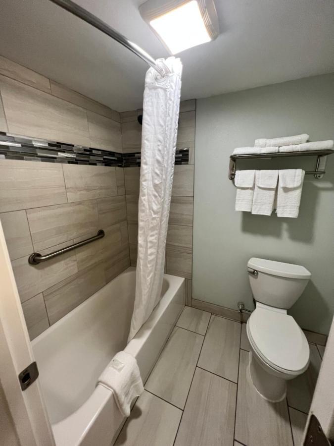 Continental Inn And Suites Nacogdoches Tx Sfa University Downtown Bagian luar foto