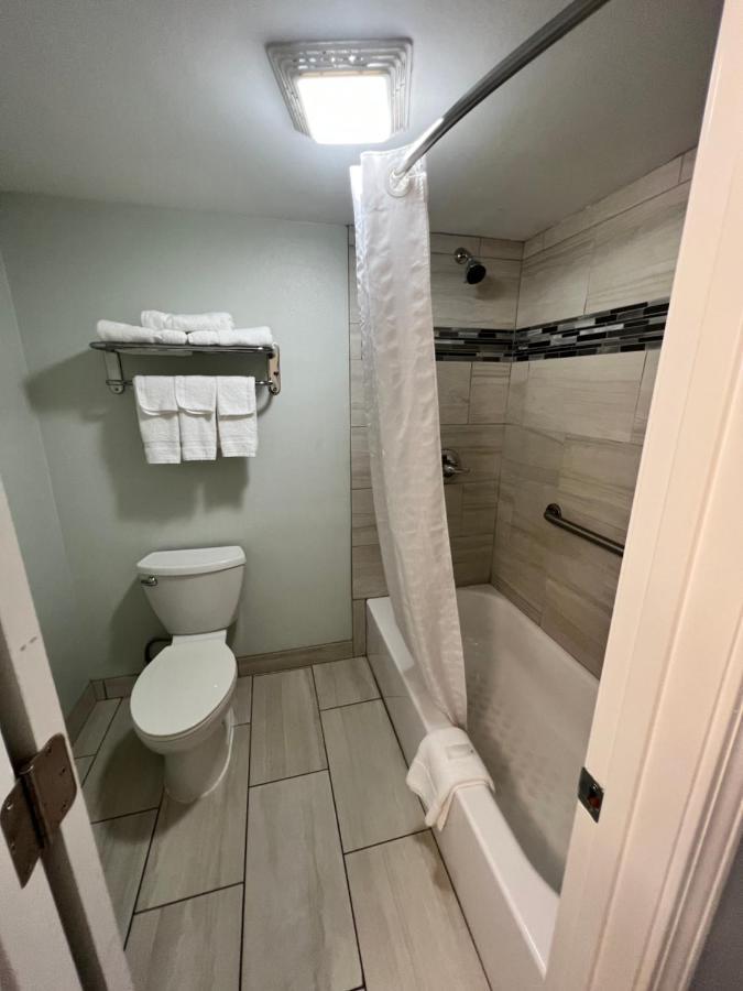 Continental Inn And Suites Nacogdoches Tx Sfa University Downtown Bagian luar foto