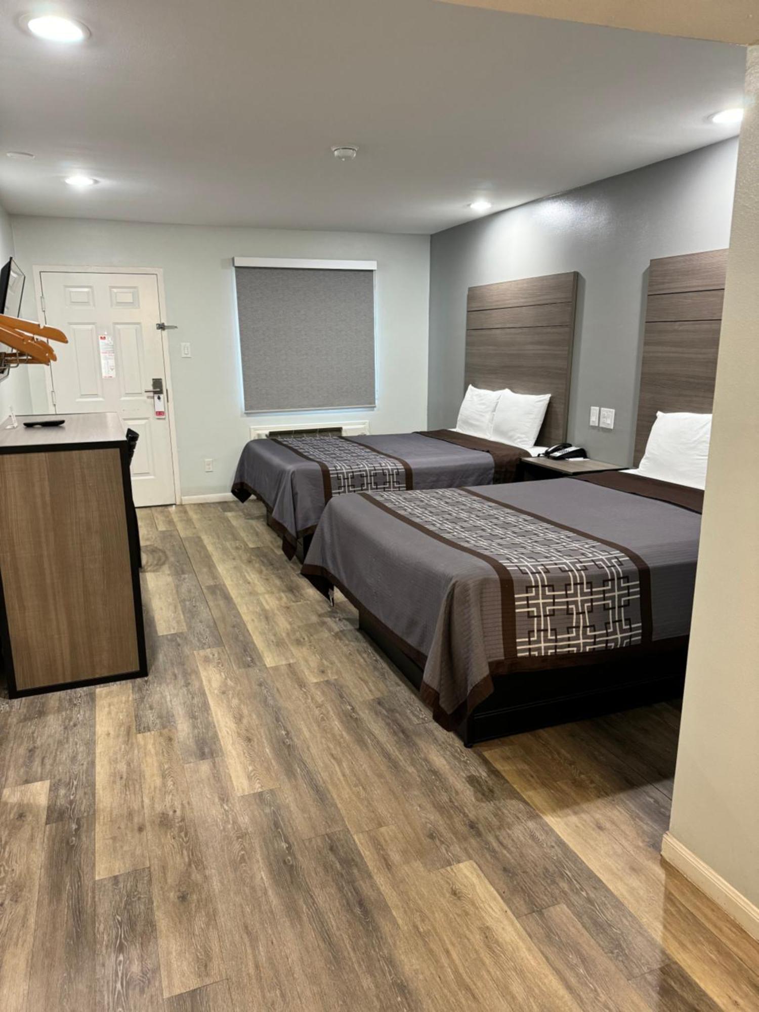 Continental Inn And Suites Nacogdoches Tx Sfa University Downtown Bagian luar foto