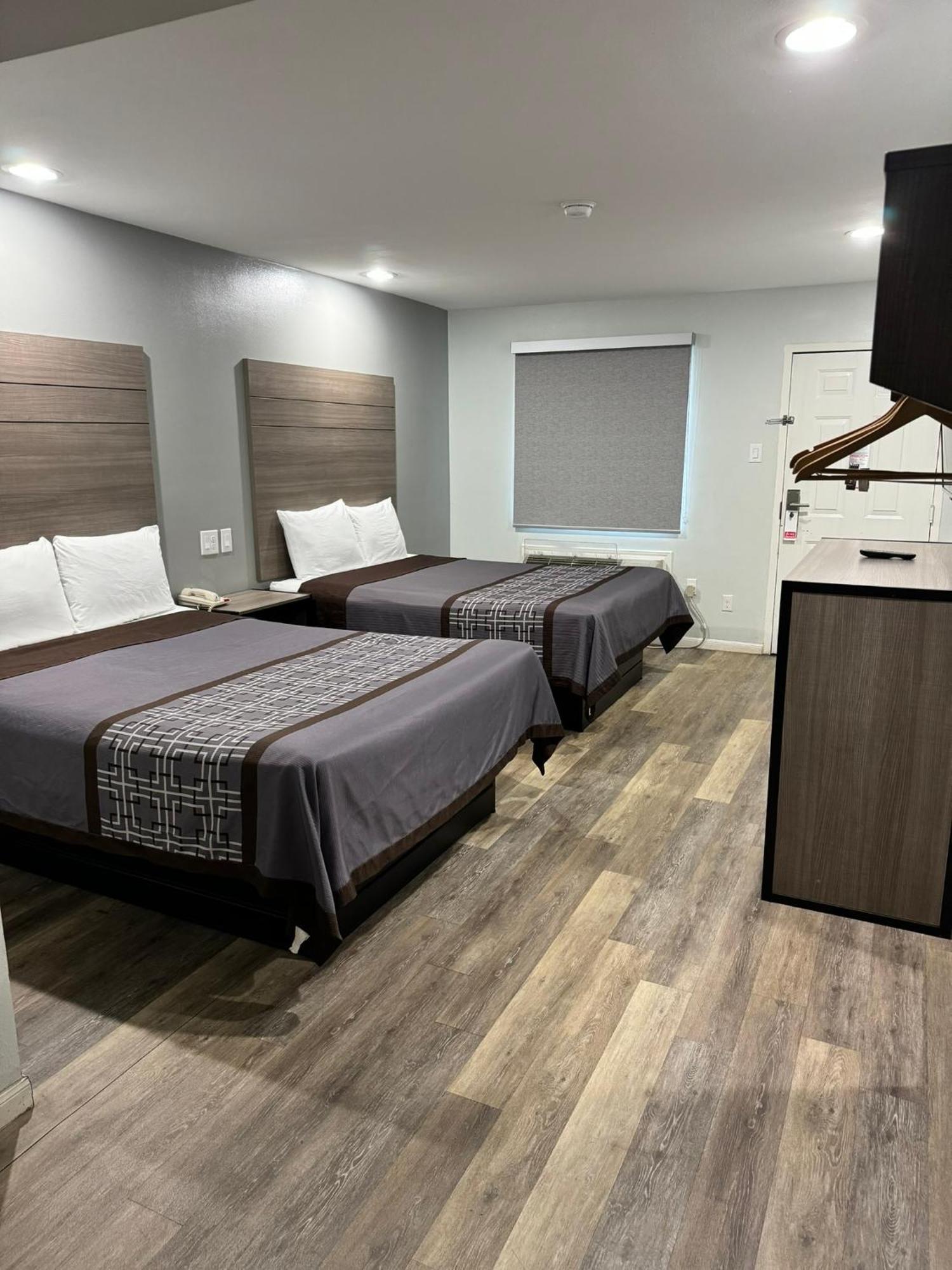 Continental Inn And Suites Nacogdoches Tx Sfa University Downtown Bagian luar foto