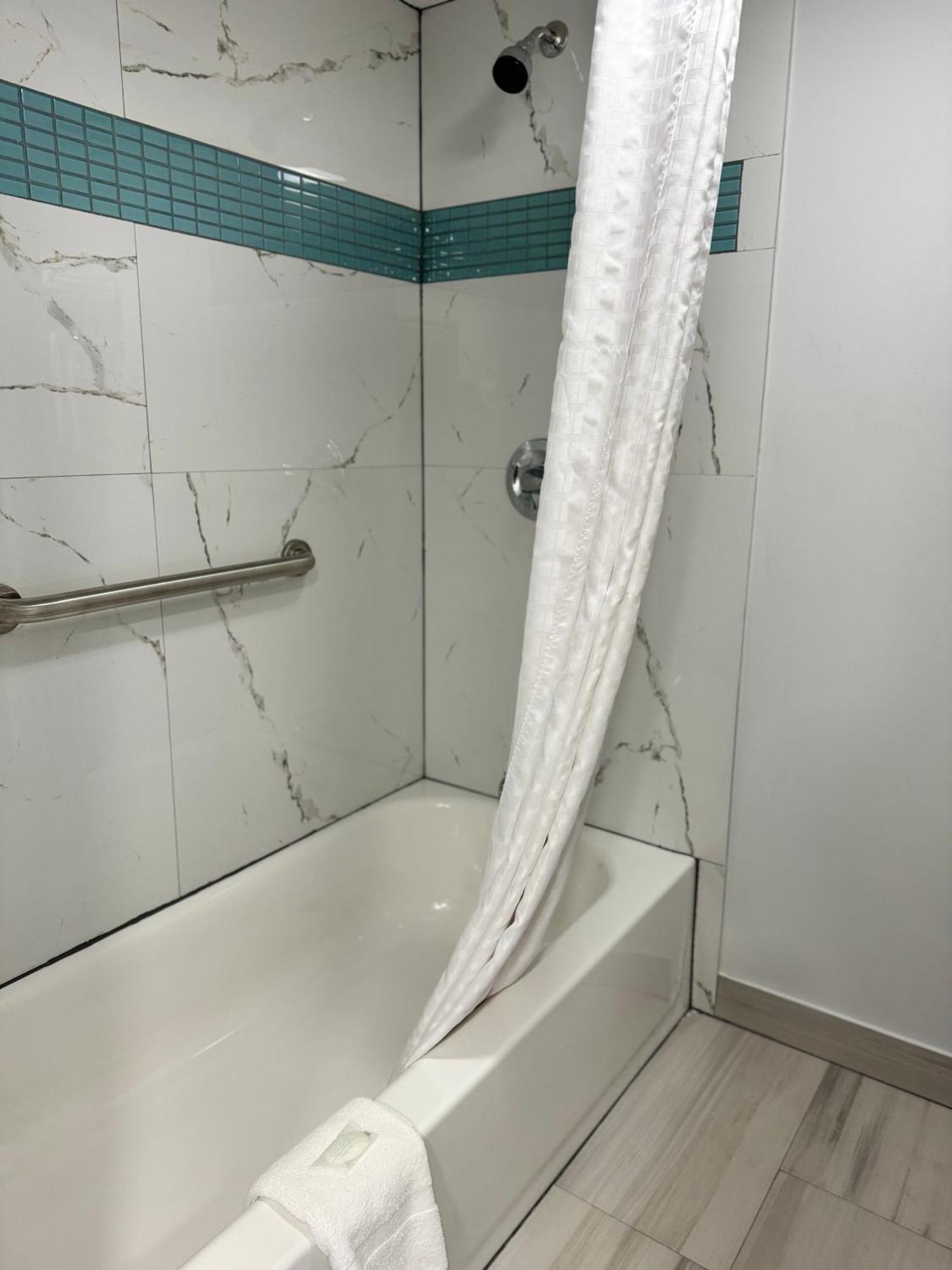 Continental Inn And Suites Nacogdoches Tx Sfa University Downtown Bagian luar foto