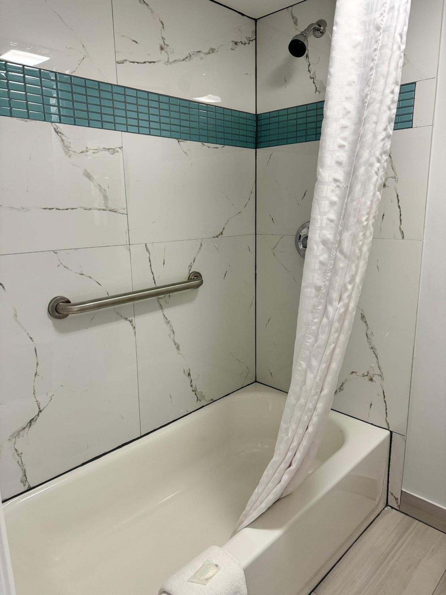 Continental Inn And Suites Nacogdoches Tx Sfa University Downtown Bagian luar foto