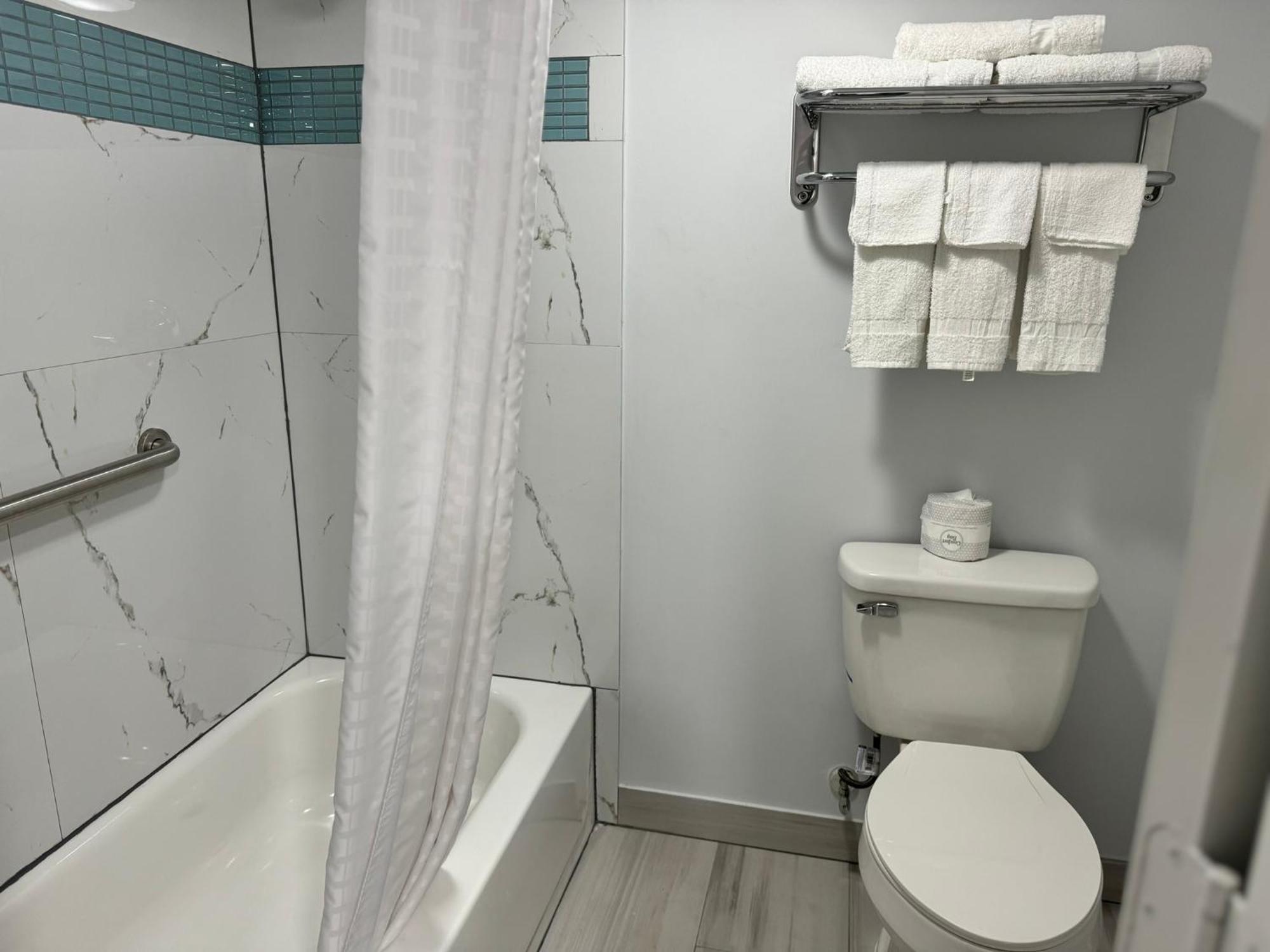 Continental Inn And Suites Nacogdoches Tx Sfa University Downtown Bagian luar foto