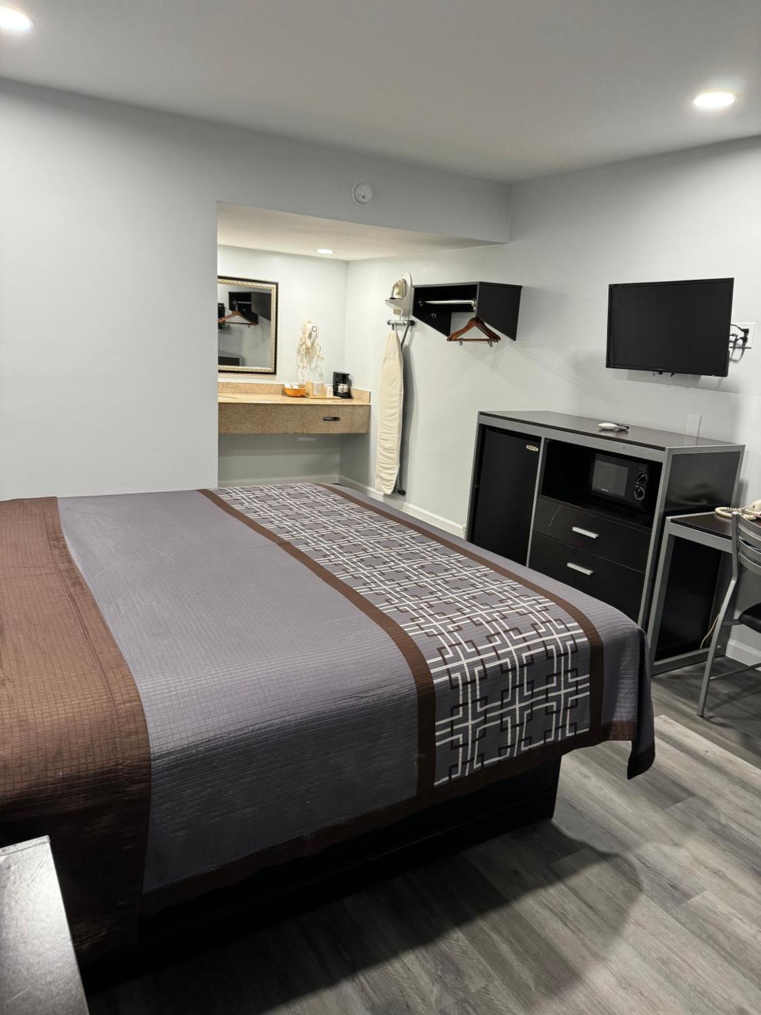 Continental Inn And Suites Nacogdoches Tx Sfa University Downtown Bagian luar foto