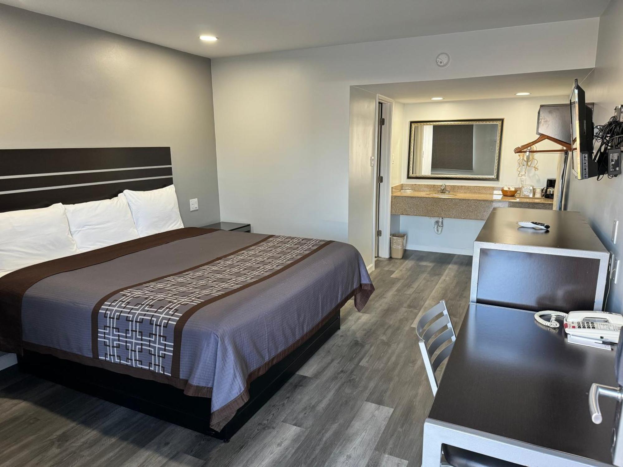 Continental Inn And Suites Nacogdoches Tx Sfa University Downtown Bagian luar foto