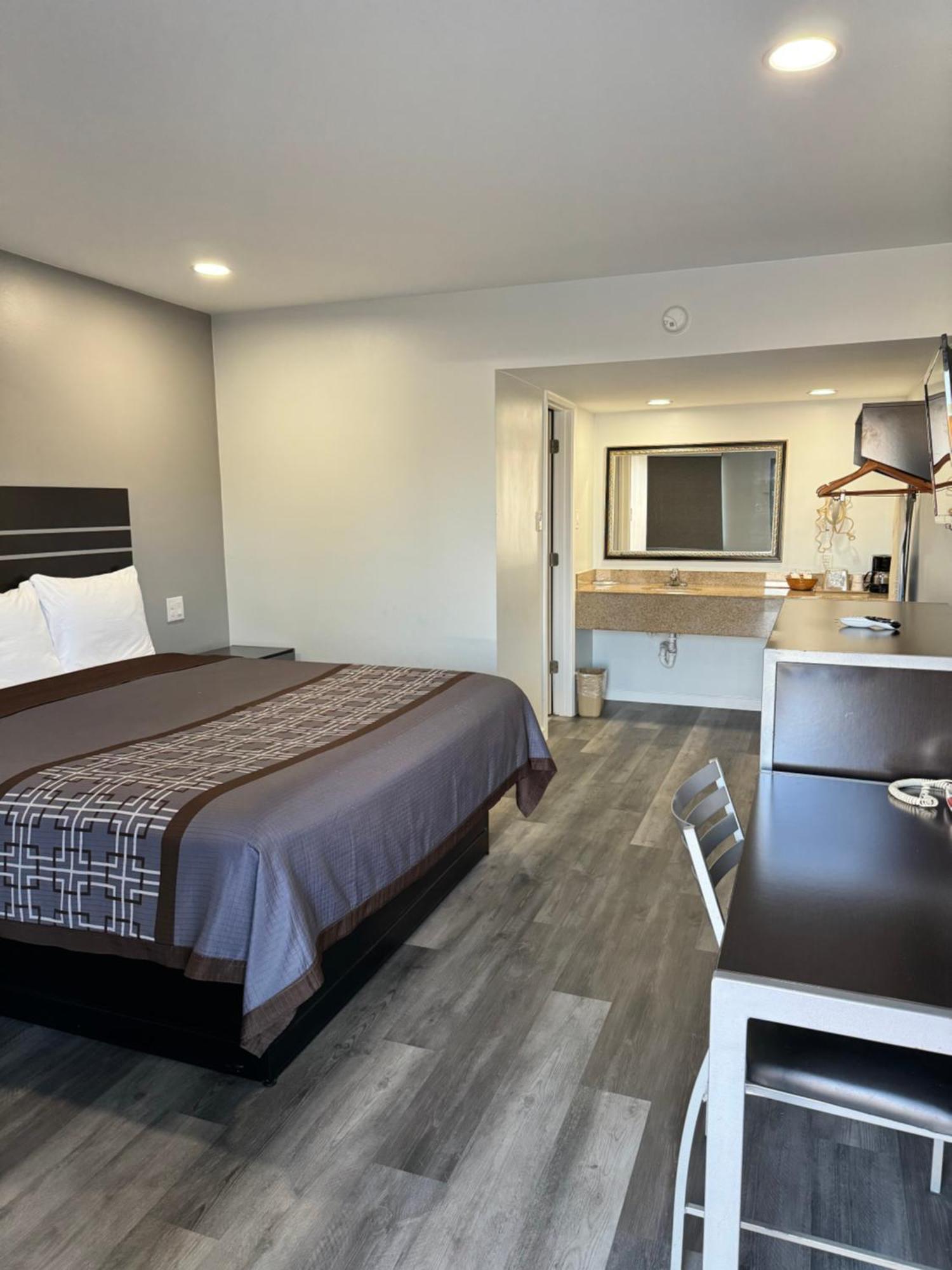 Continental Inn And Suites Nacogdoches Tx Sfa University Downtown Bagian luar foto