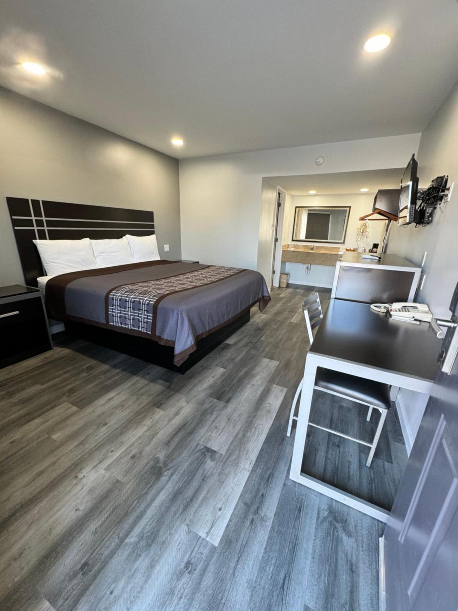 Continental Inn And Suites Nacogdoches Tx Sfa University Downtown Bagian luar foto