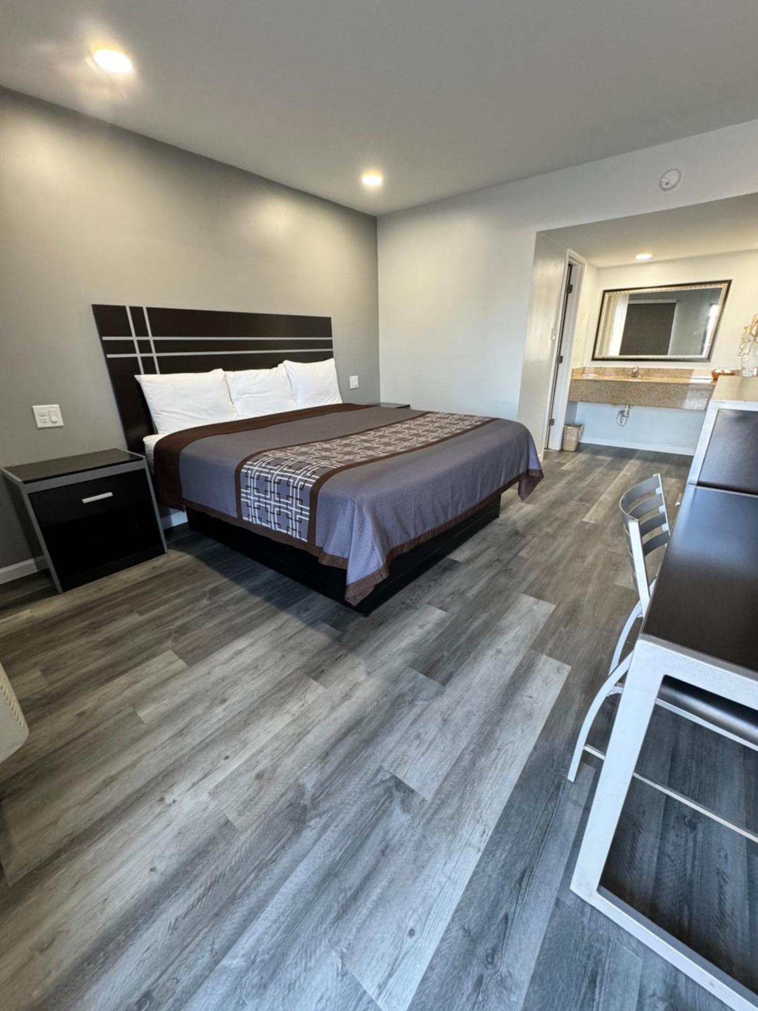 Continental Inn And Suites Nacogdoches Tx Sfa University Downtown Bagian luar foto