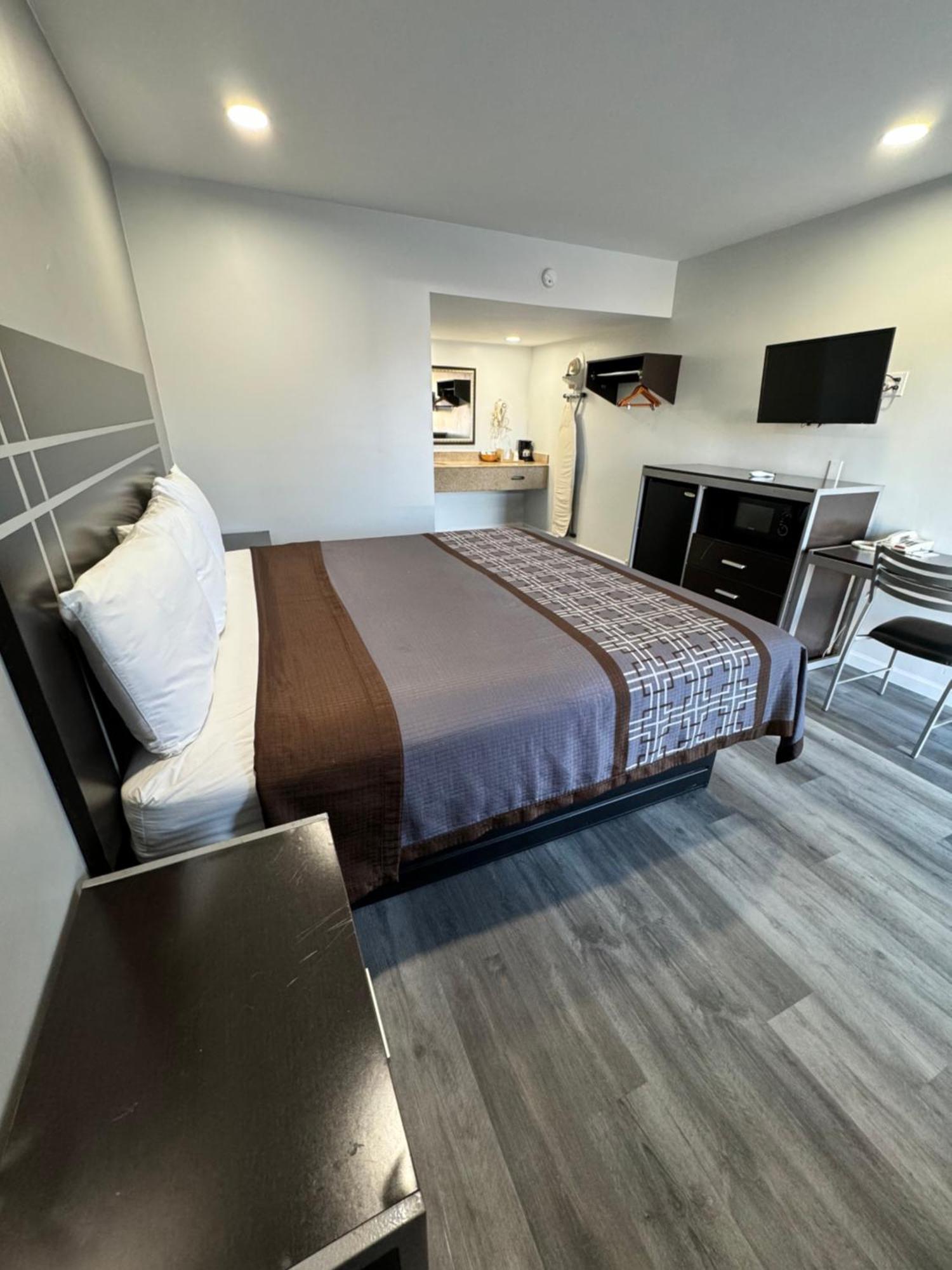 Continental Inn And Suites Nacogdoches Tx Sfa University Downtown Bagian luar foto
