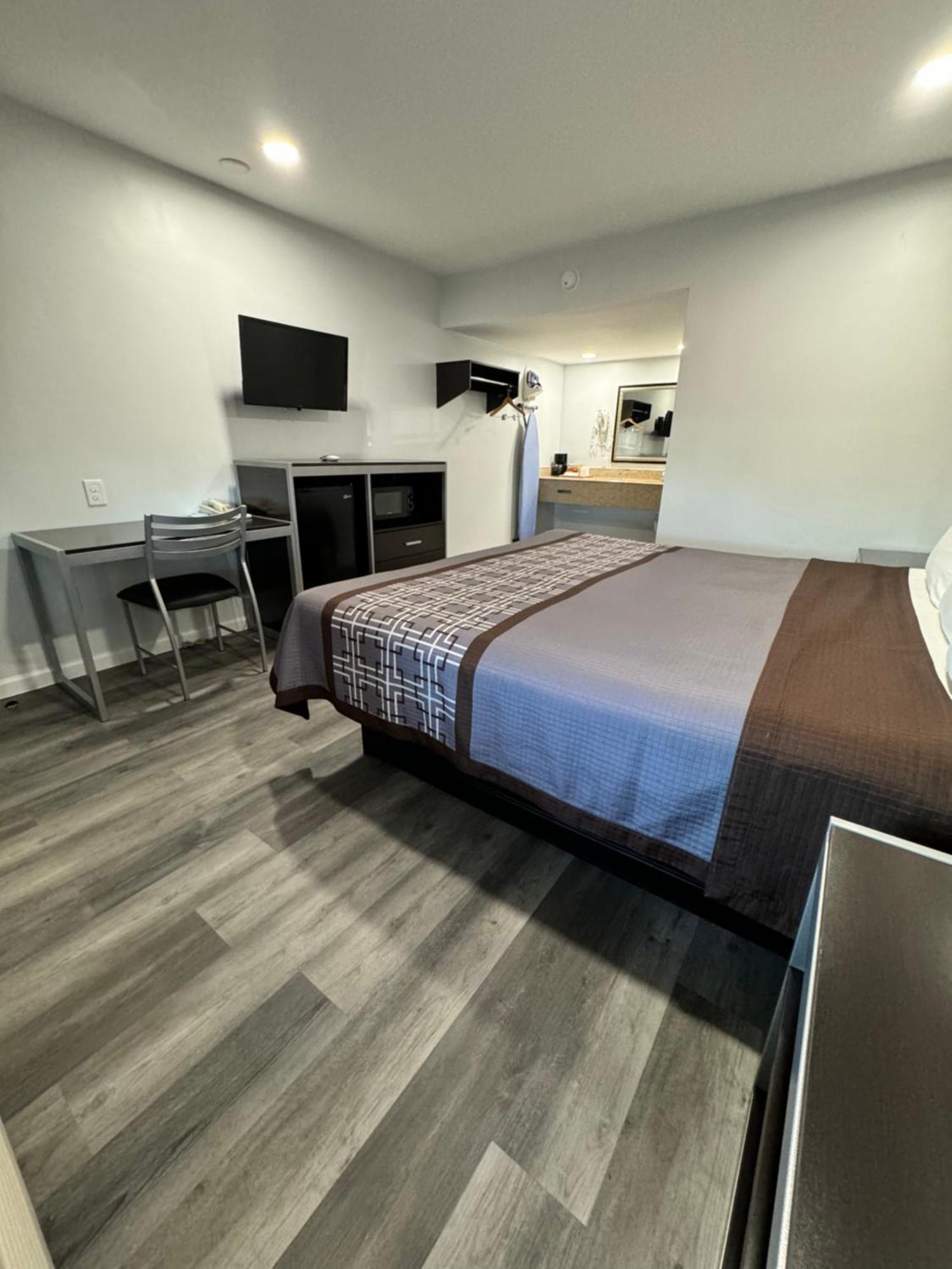 Continental Inn And Suites Nacogdoches Tx Sfa University Downtown Bagian luar foto
