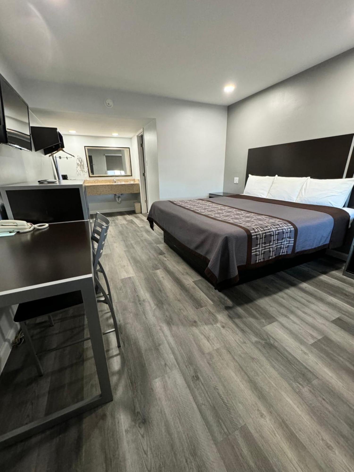 Continental Inn And Suites Nacogdoches Tx Sfa University Downtown Bagian luar foto