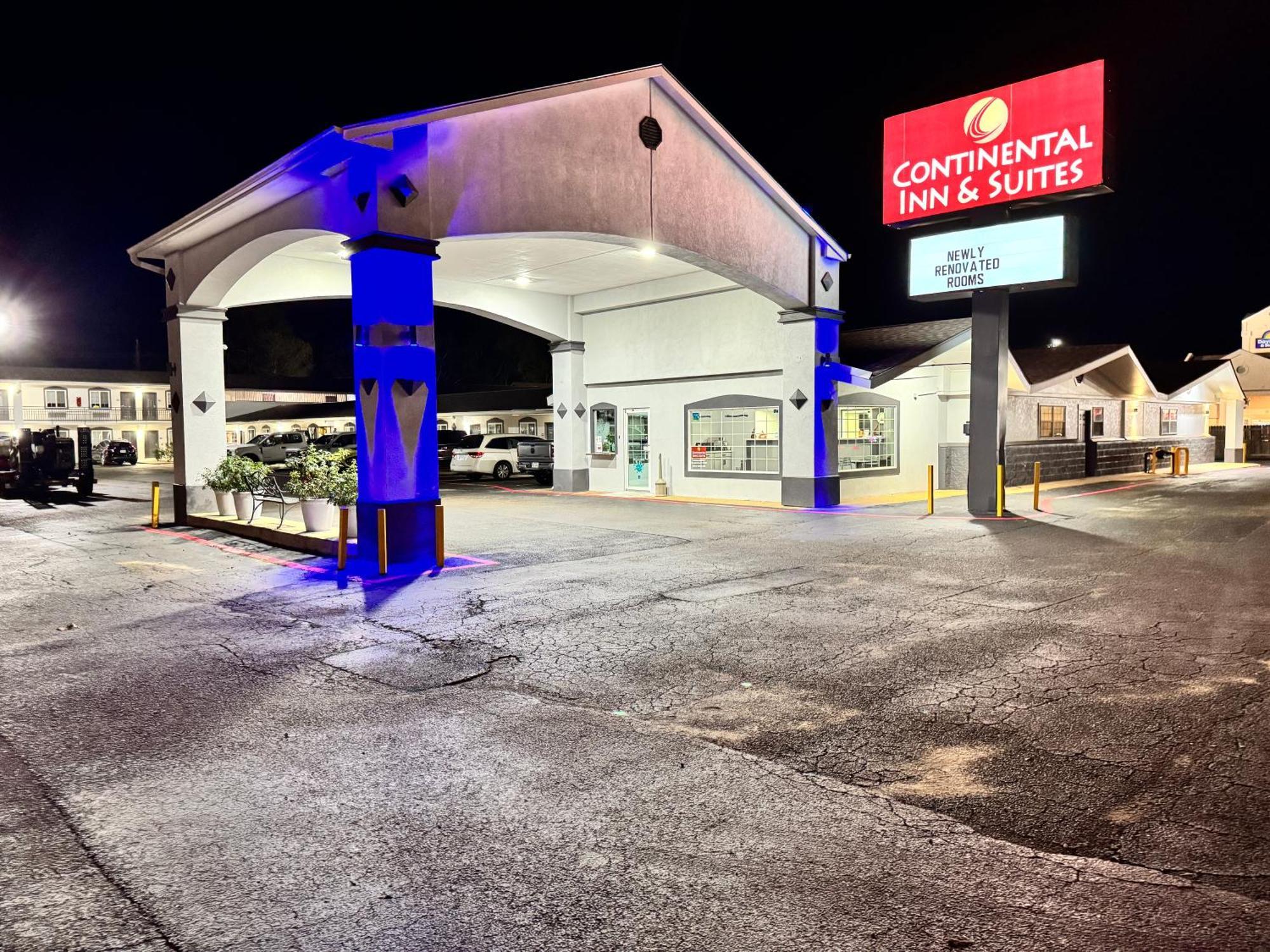 Continental Inn And Suites Nacogdoches Tx Sfa University Downtown Bagian luar foto
