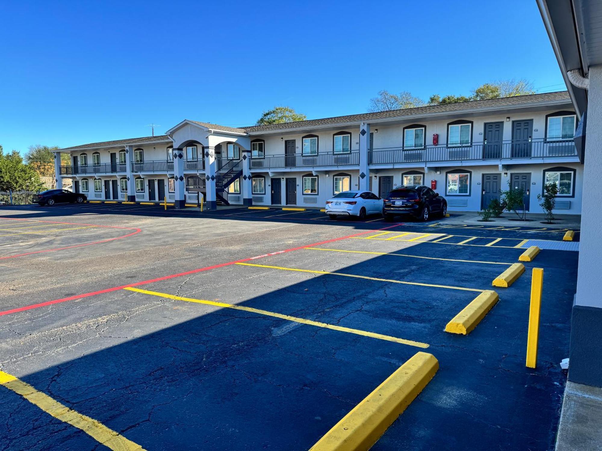 Continental Inn And Suites Nacogdoches Tx Sfa University Downtown Bagian luar foto