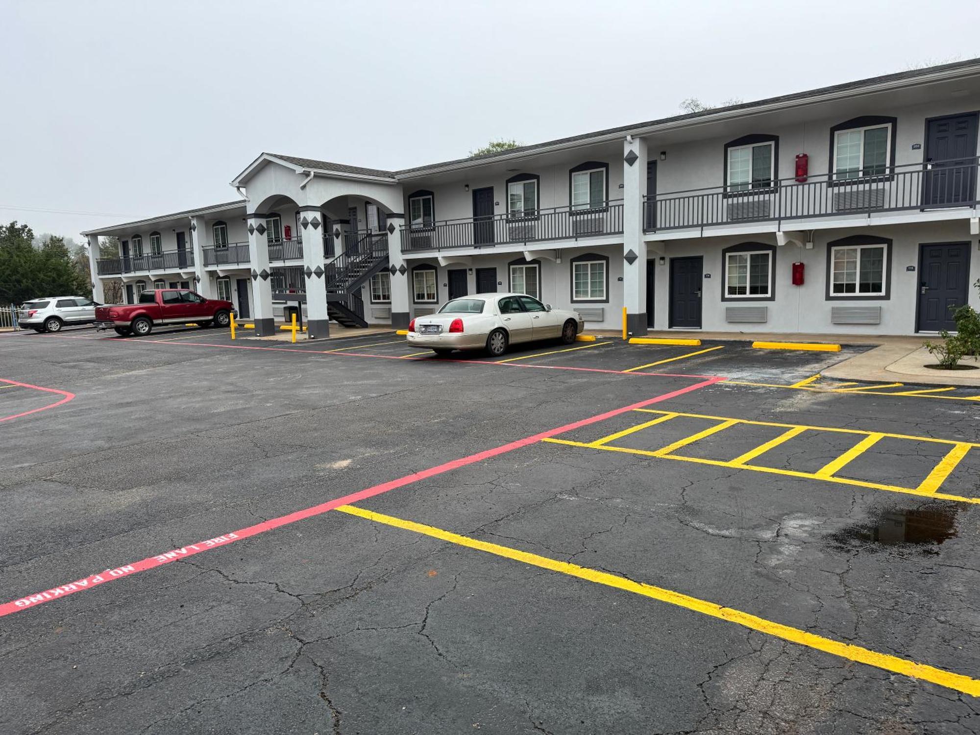 Continental Inn And Suites Nacogdoches Tx Sfa University Downtown Bagian luar foto