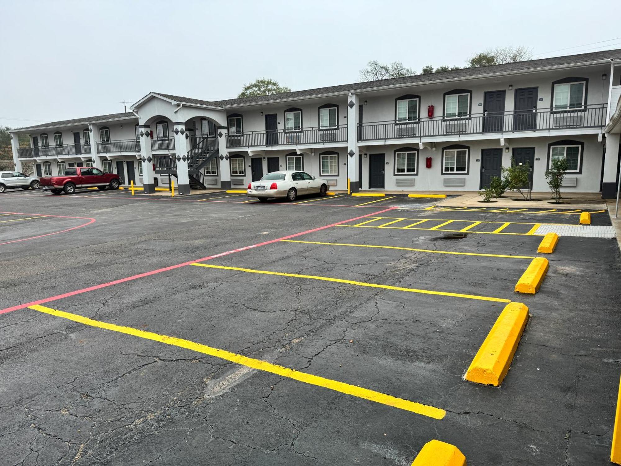Continental Inn And Suites Nacogdoches Tx Sfa University Downtown Bagian luar foto