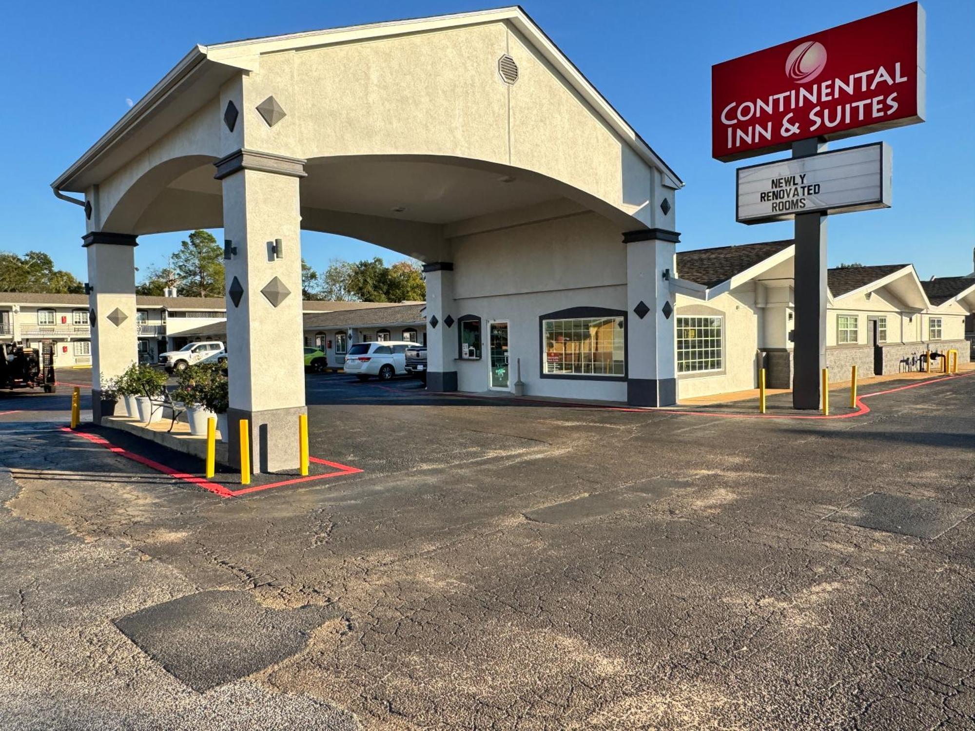 Continental Inn And Suites Nacogdoches Tx Sfa University Downtown Bagian luar foto