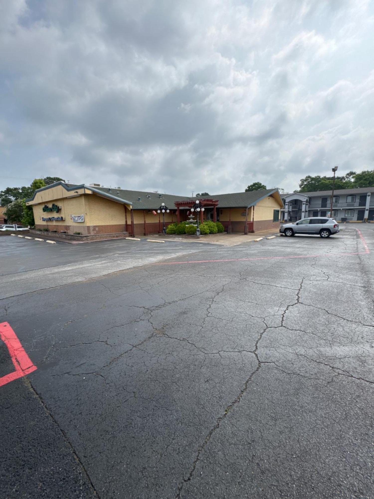 Continental Inn And Suites Nacogdoches Tx Sfa University Downtown Bagian luar foto