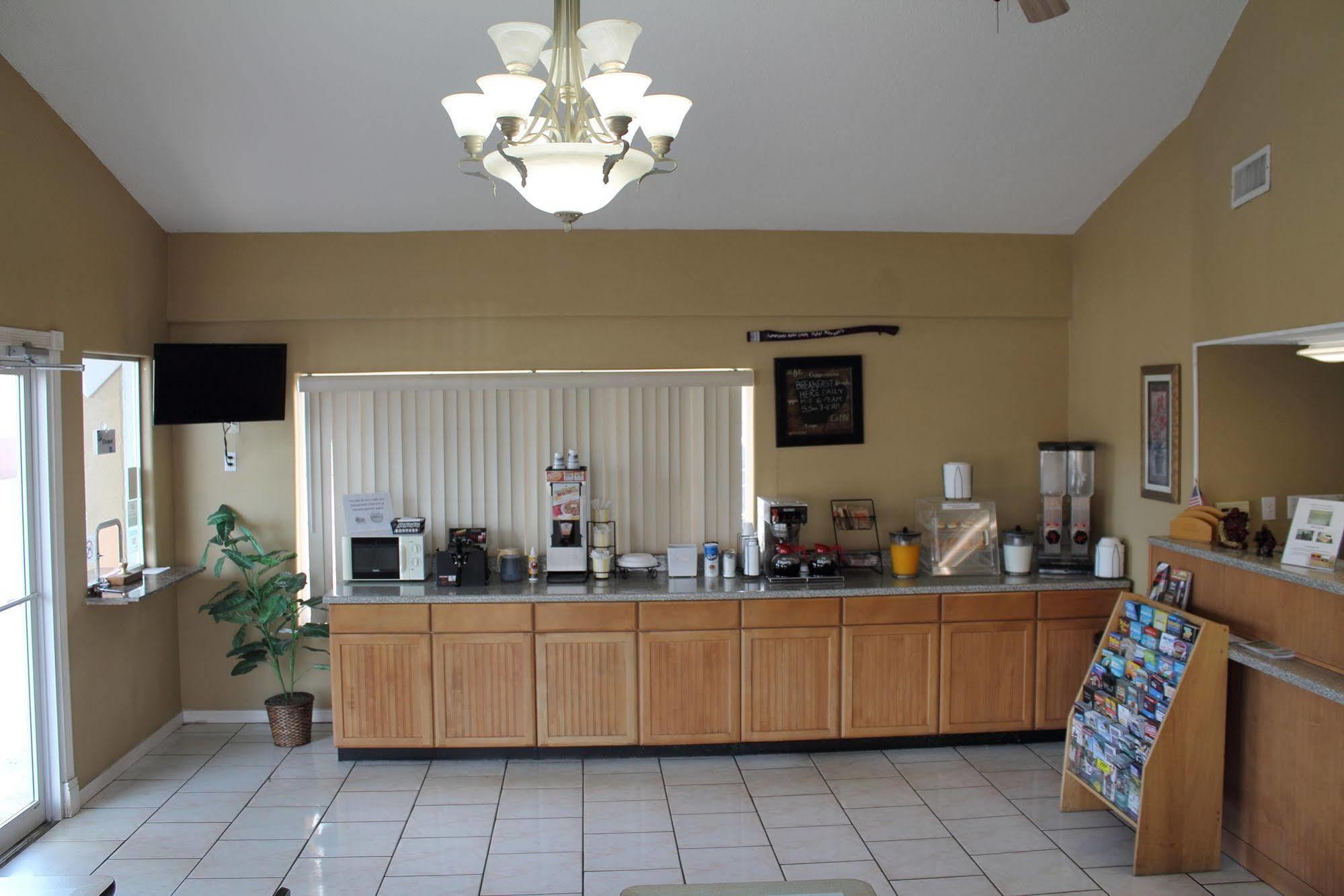 Continental Inn And Suites Nacogdoches Tx Sfa University Downtown Bagian luar foto