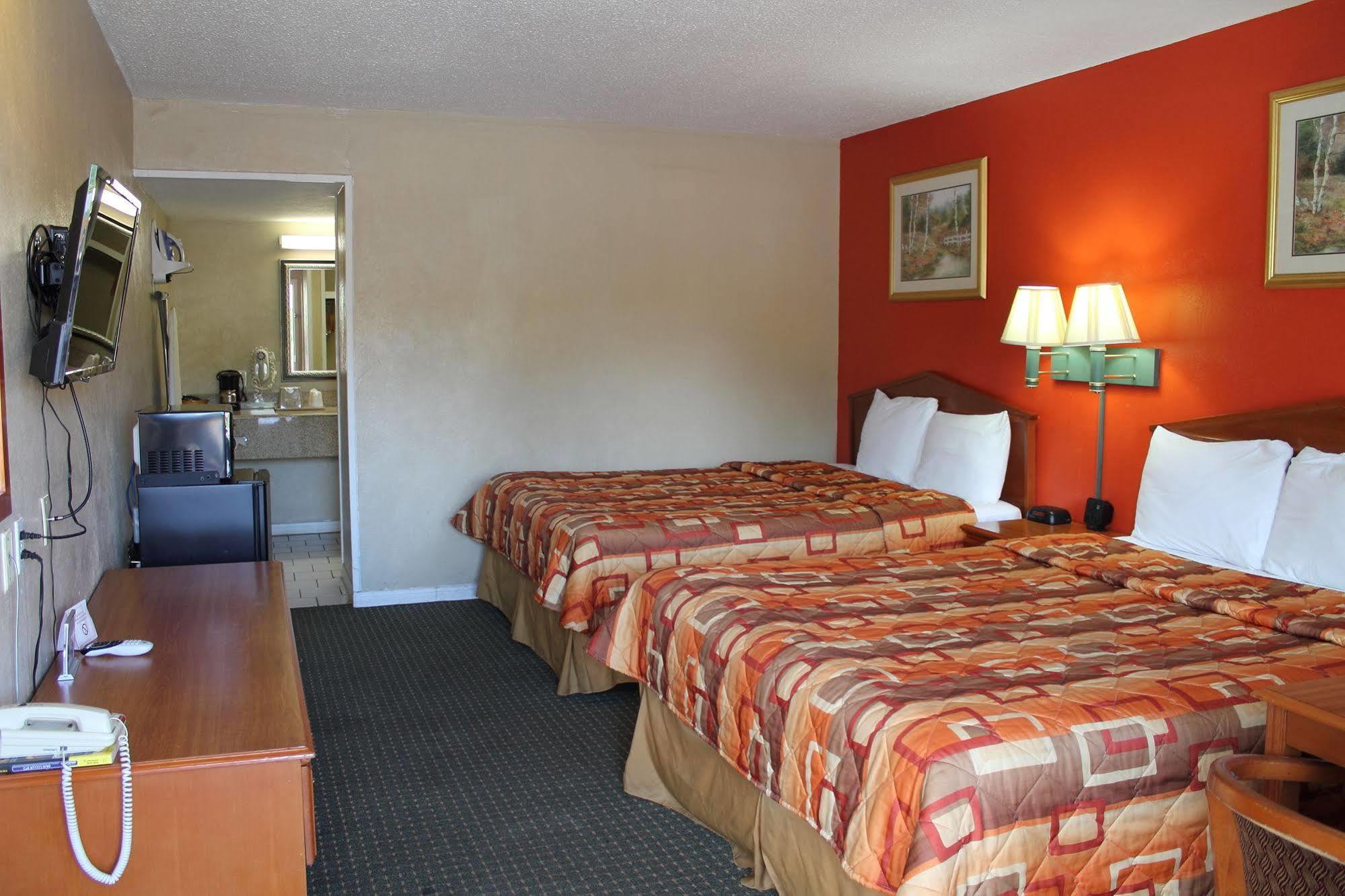 Continental Inn And Suites Nacogdoches Tx Sfa University Downtown Bagian luar foto